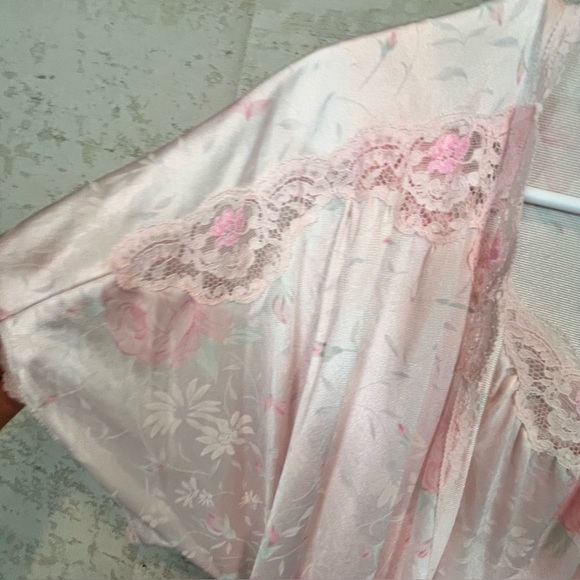 Vintage Vanity Fair Nightgown and Robe Set Floral Pink Sz Medium Made in the USA - Picture 4 of 16